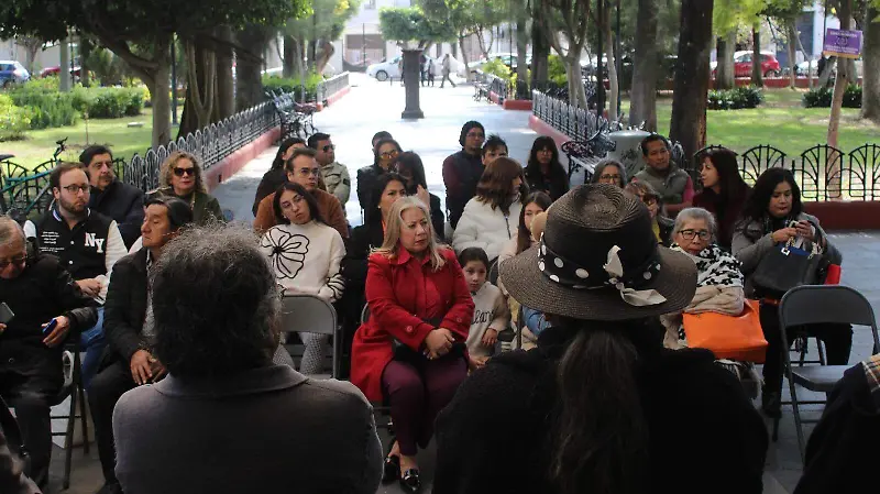 Los artistas estuvieron acompañados por sus familias, amigos y colegas.